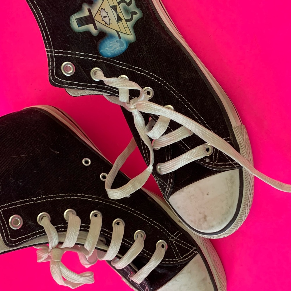 Tennis shoes